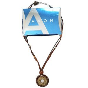Avon Necklace GOLDEN DISH Wood & Mother Of Pearl Accents - NIB 2005